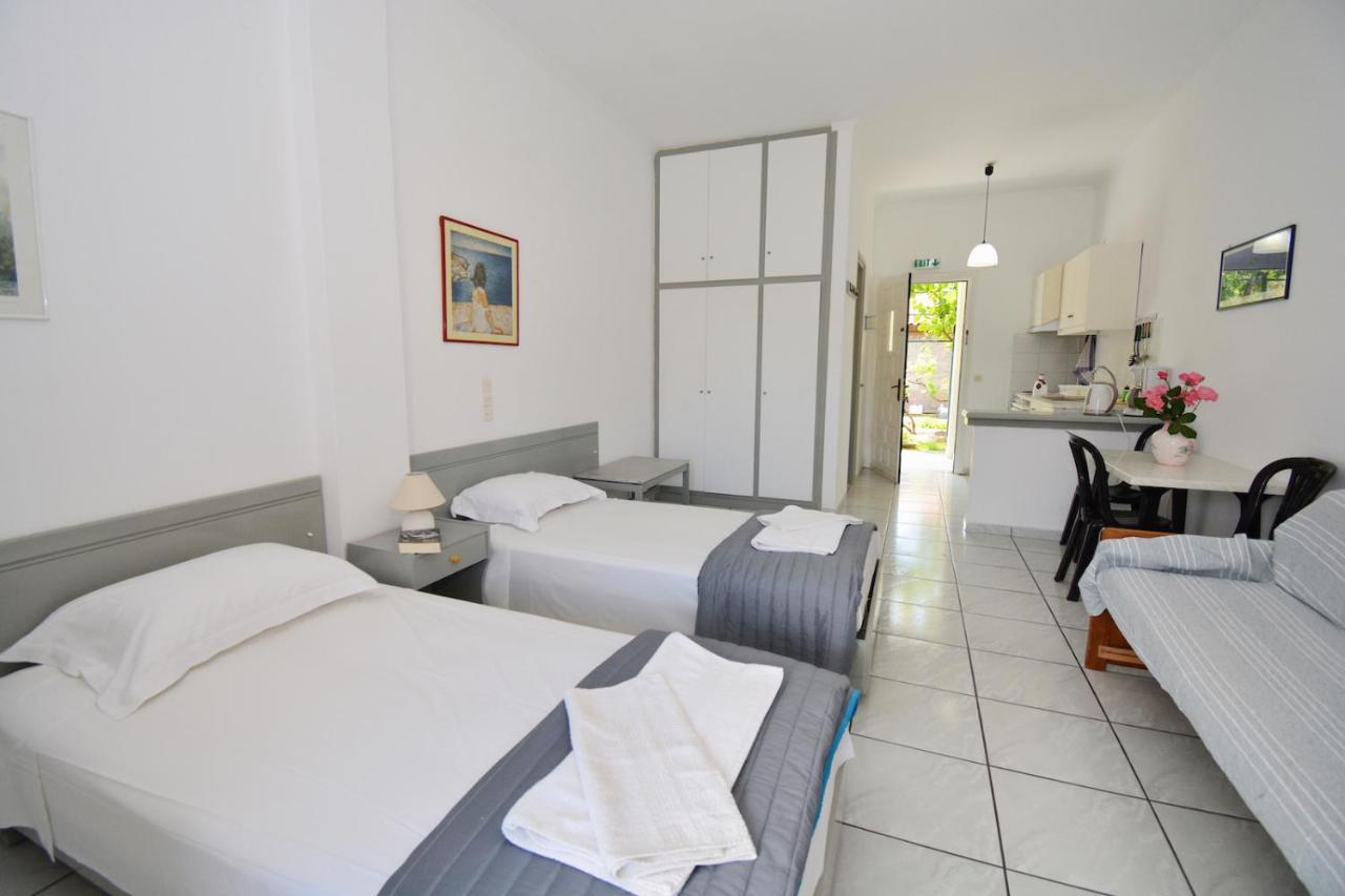 Dolphin Apt & Studios -Next To The Beach Roda  Exterior foto