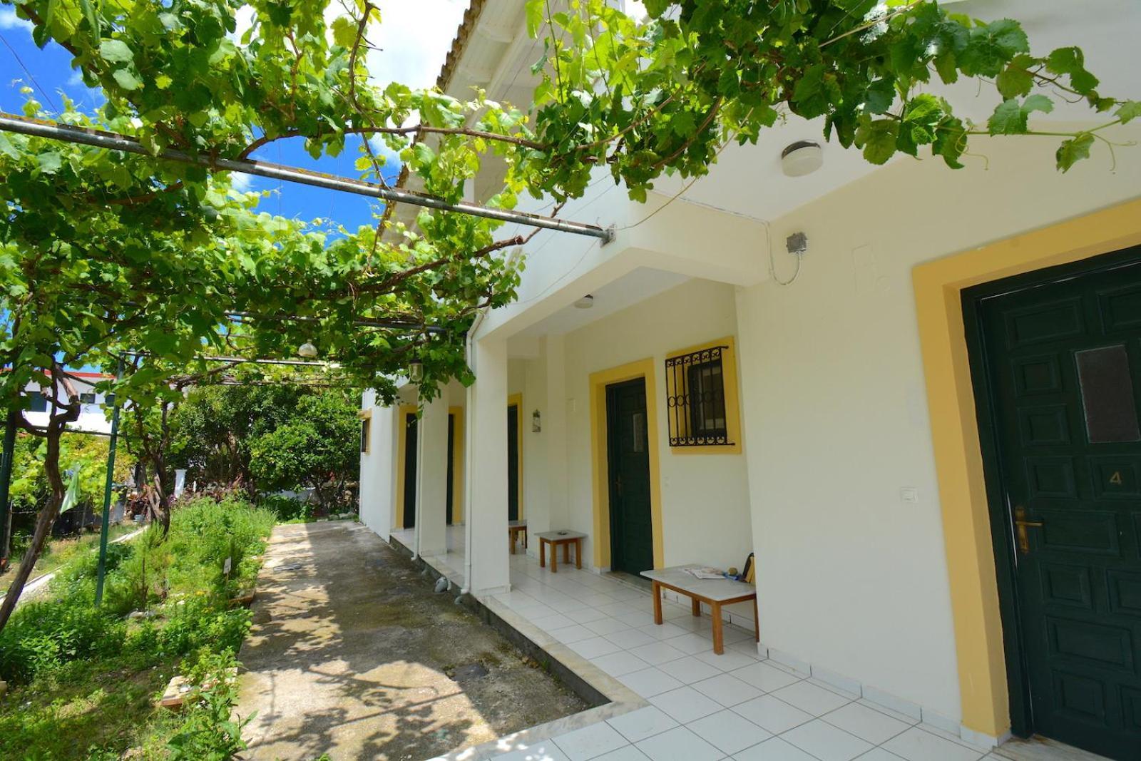 Dolphin Apt & Studios -Next To The Beach Roda  Exterior foto