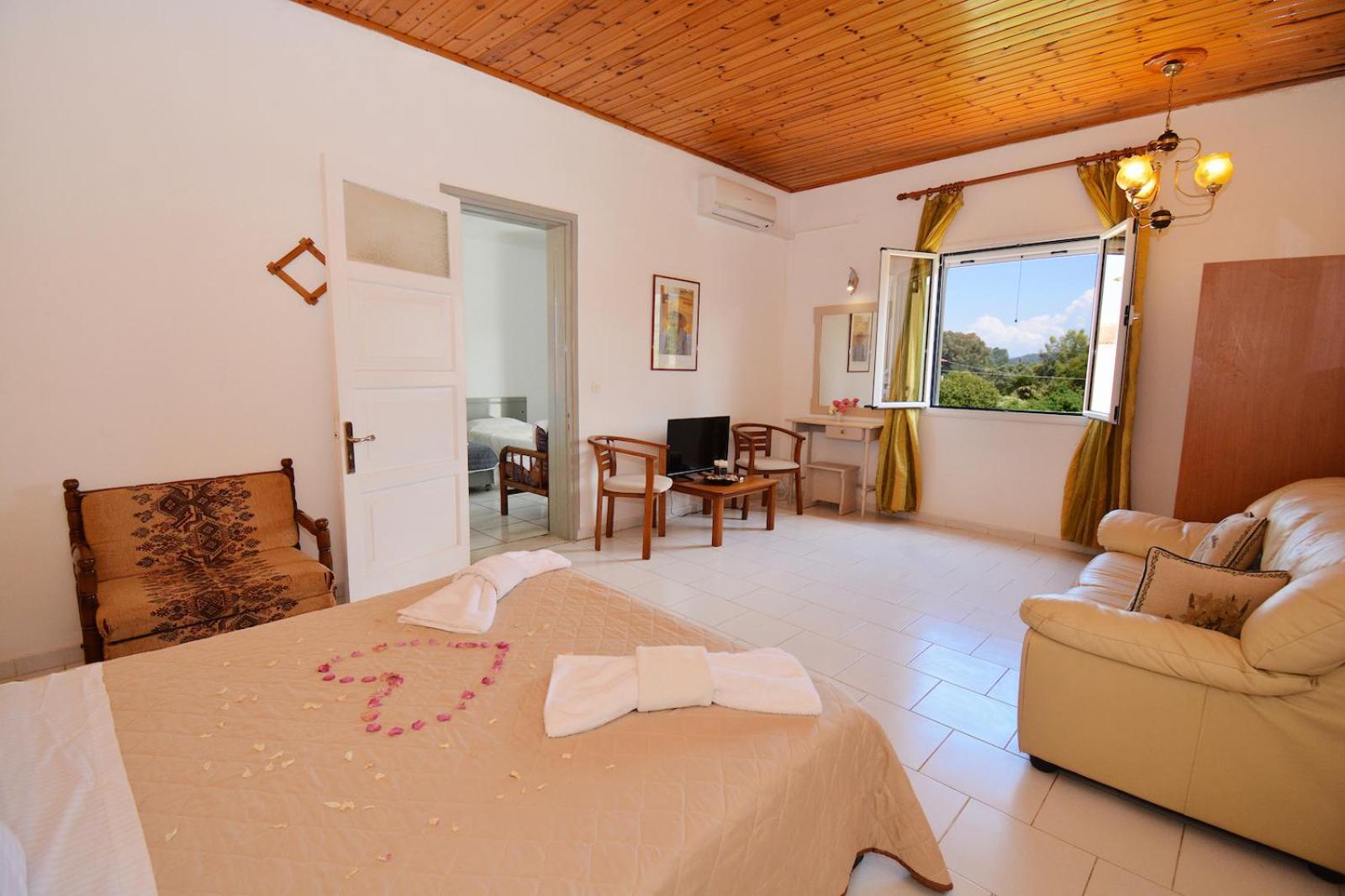 Dolphin Apt & Studios -Next To The Beach Roda  Exterior foto